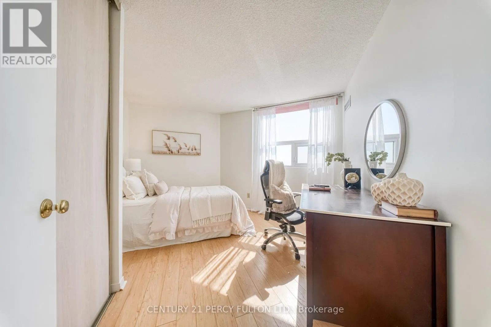 1004 - 2 WESTNEY ROAD N