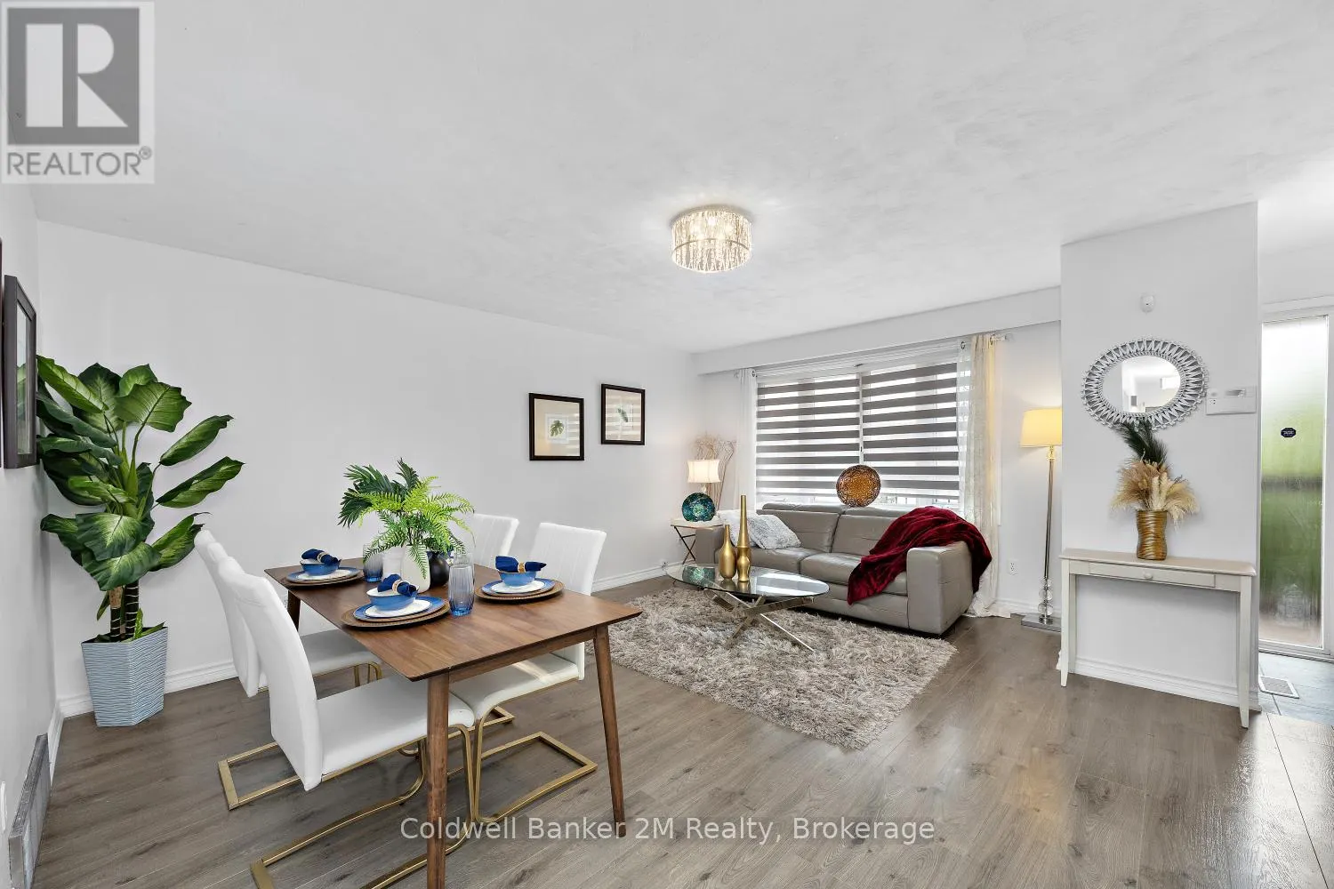 152 TAUNTON ROAD W
