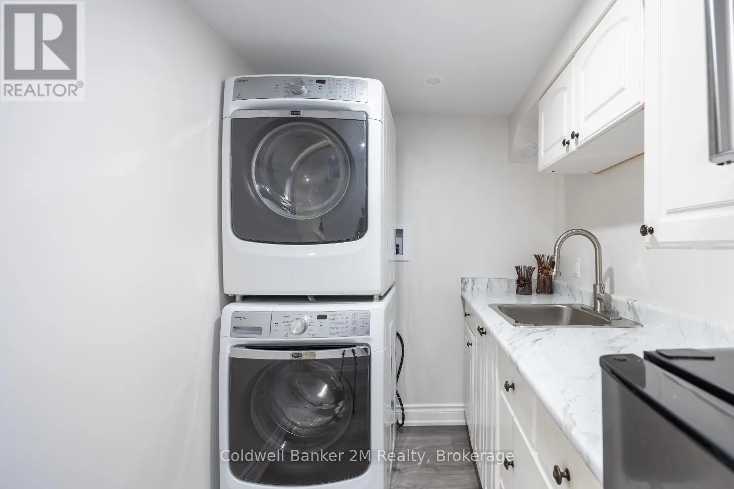 152 TAUNTON ROAD W