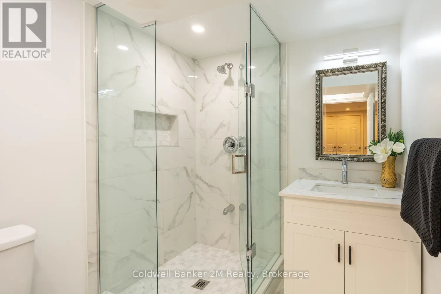 152 TAUNTON ROAD W