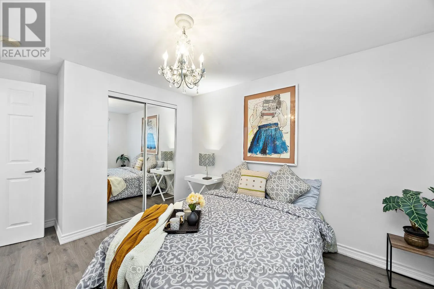 152 TAUNTON ROAD W