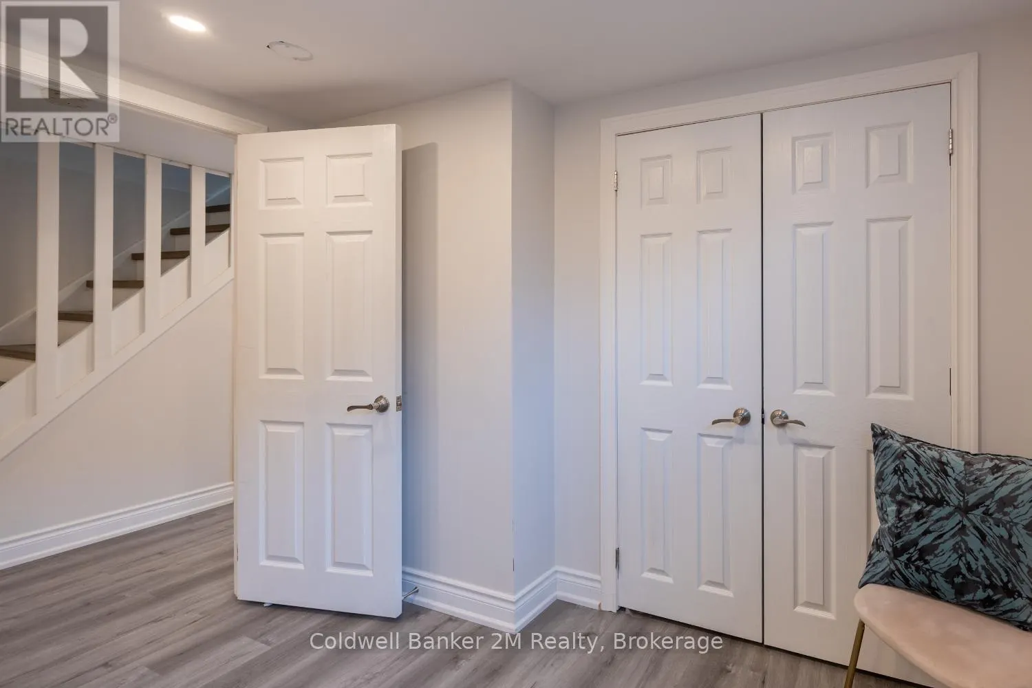 152 TAUNTON ROAD W