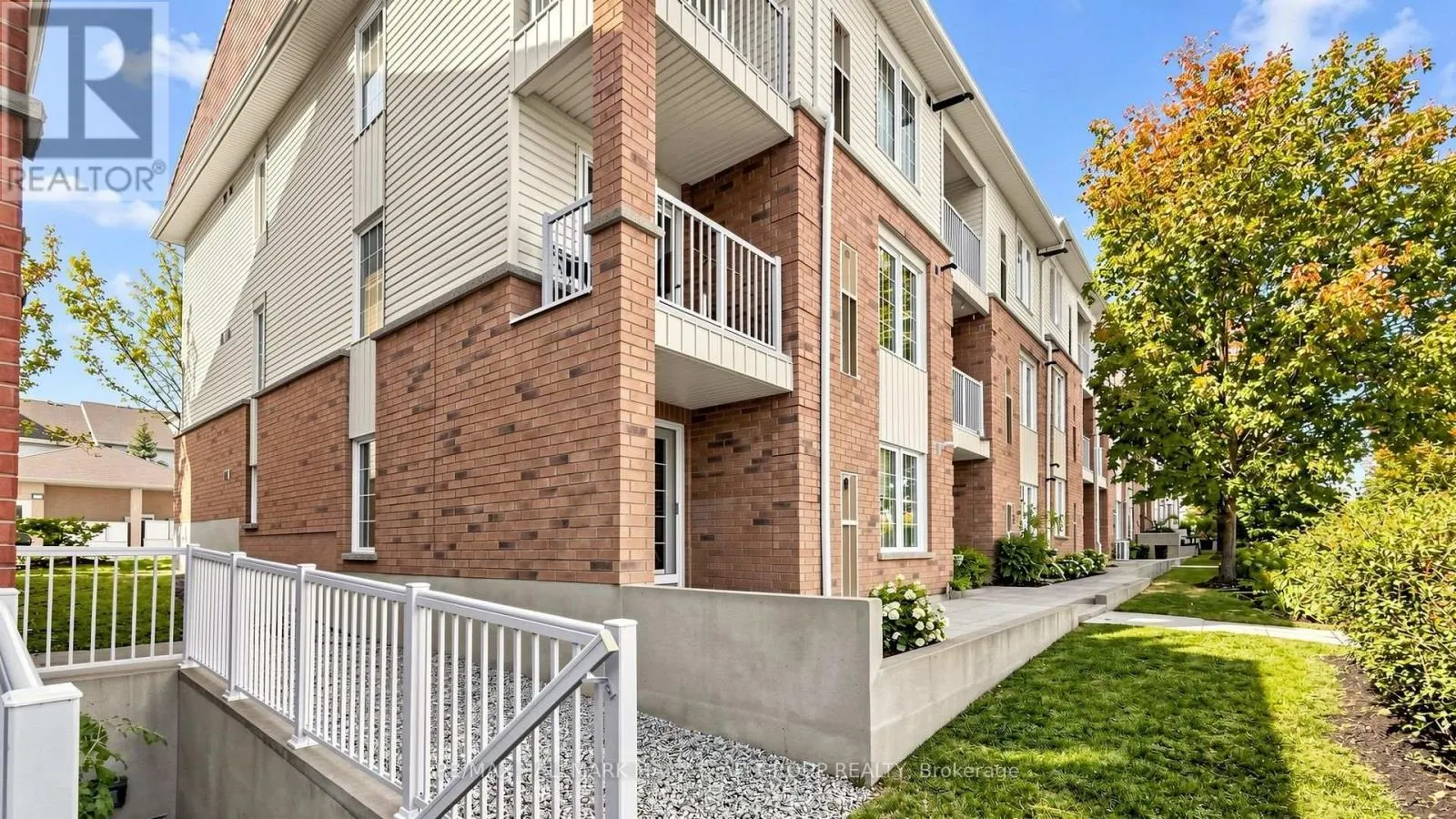 2 - 92 PETRA WAY