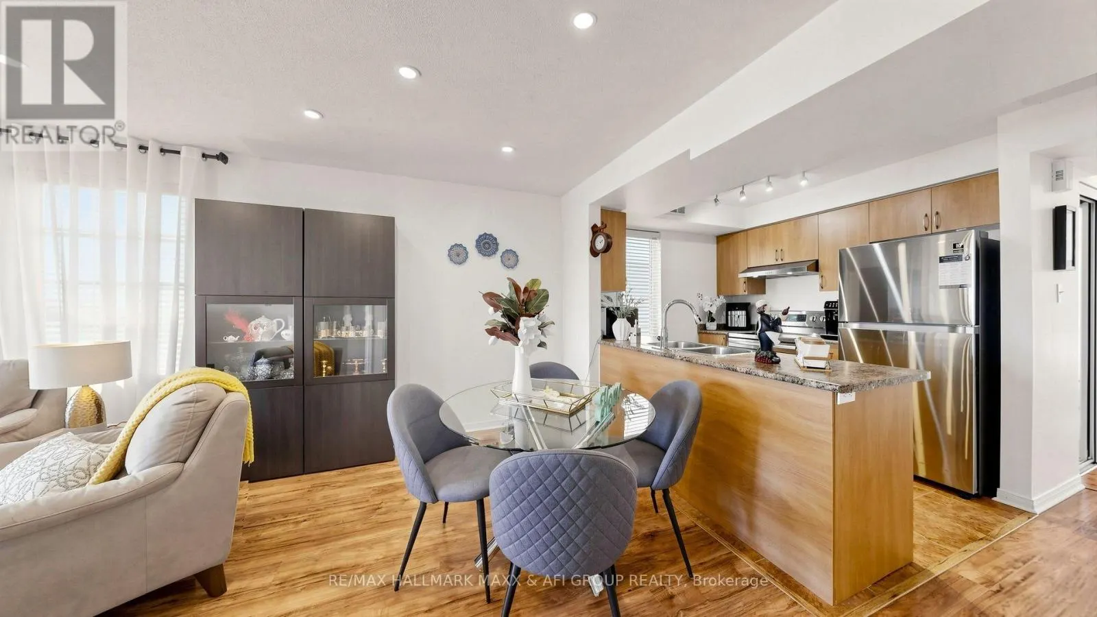 2 - 92 PETRA WAY