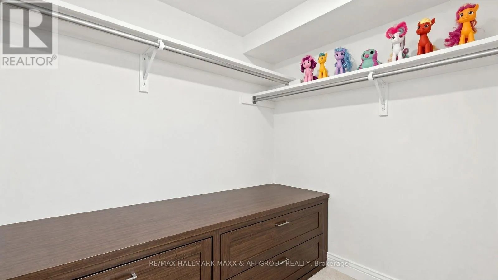 2 - 92 PETRA WAY