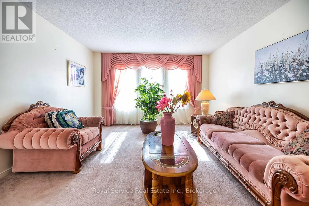 516 PALMTREE CRESCENT