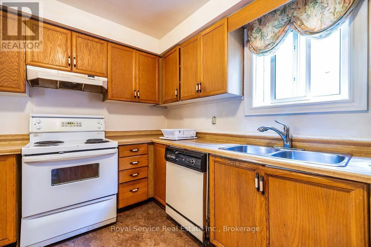516 PALMTREE CRESCENT