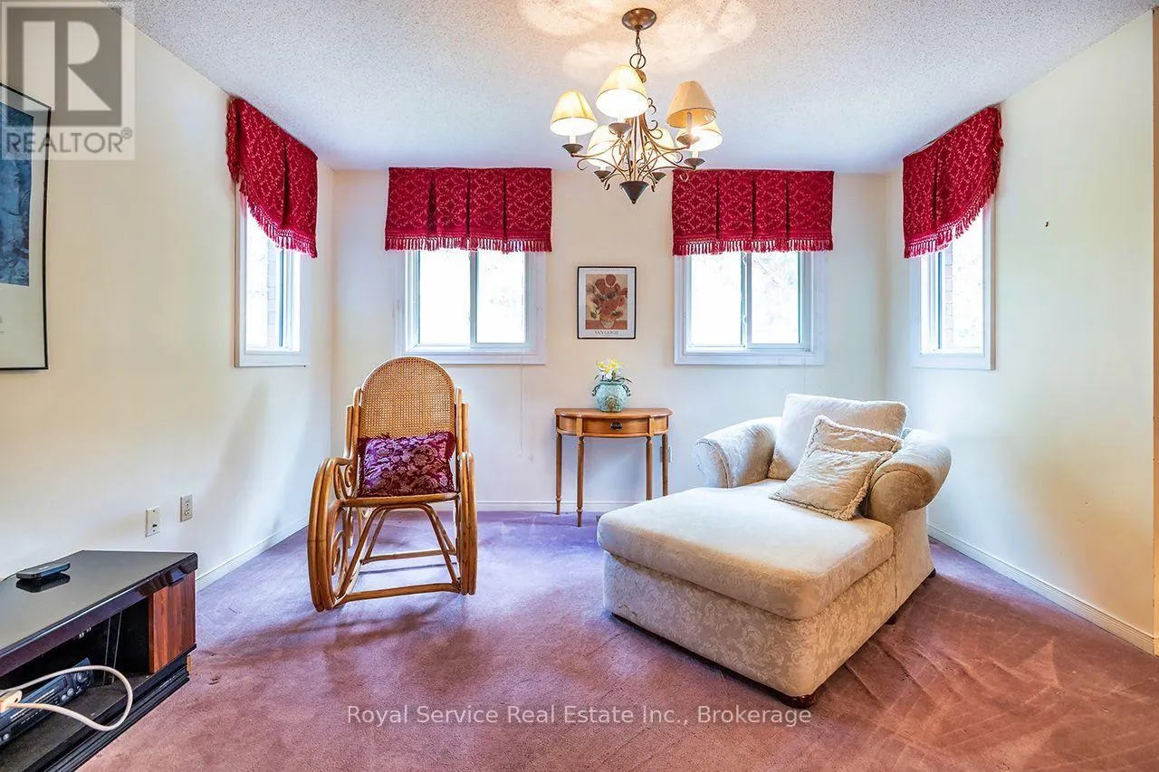 516 PALMTREE CRESCENT