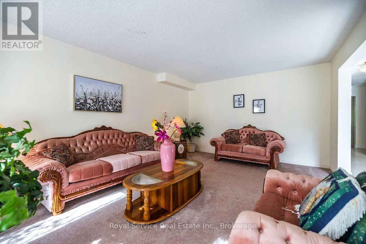 516 PALMTREE CRESCENT