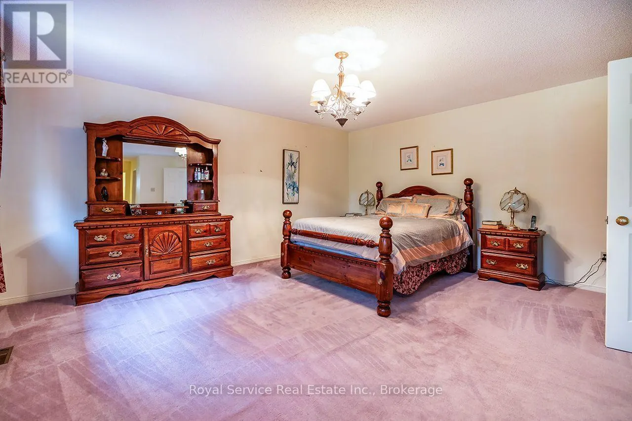 516 PALMTREE CRESCENT