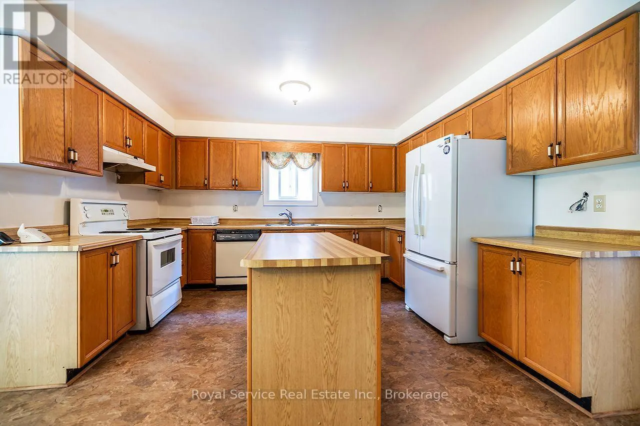 516 PALMTREE CRESCENT