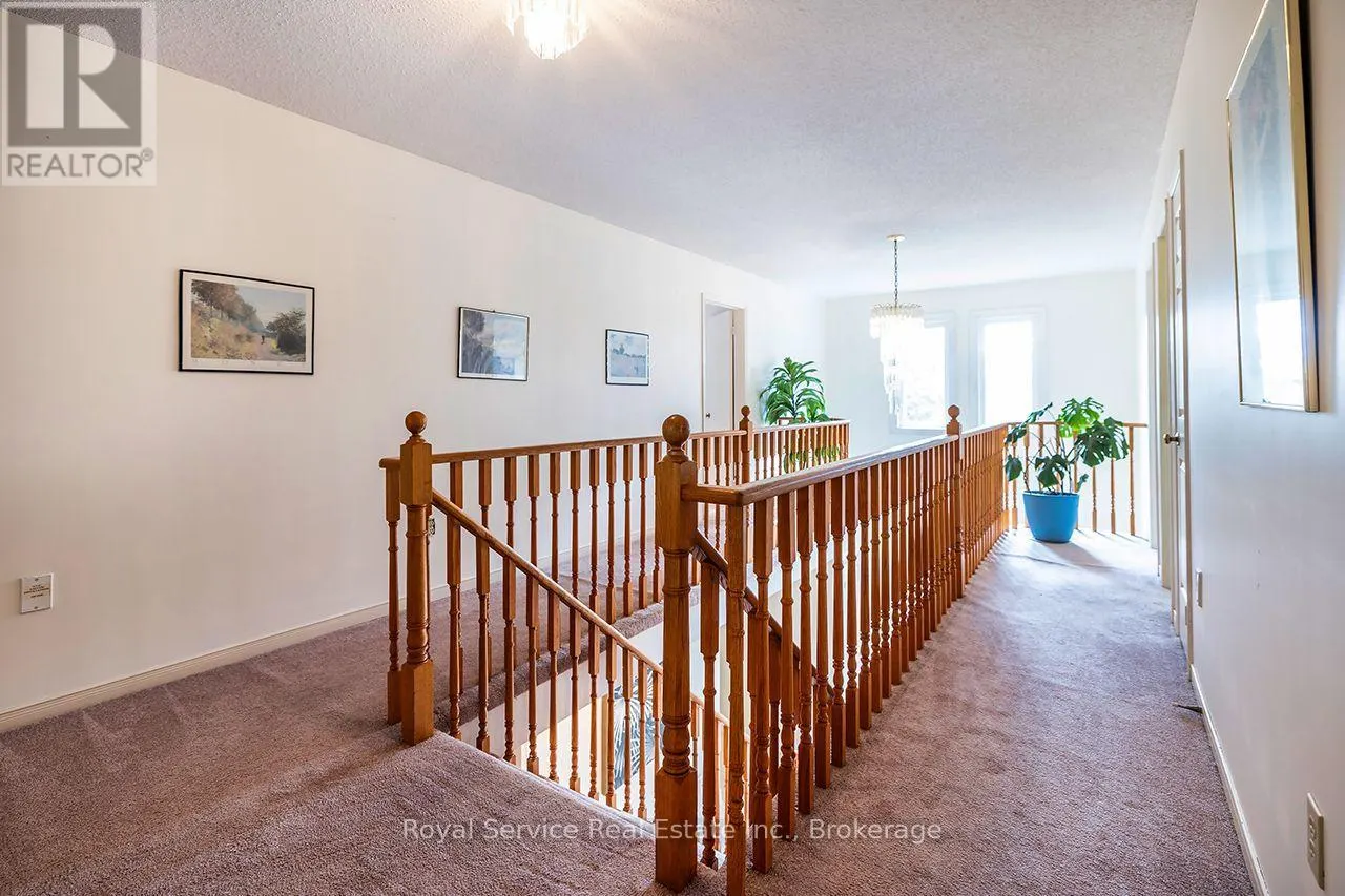 516 PALMTREE CRESCENT