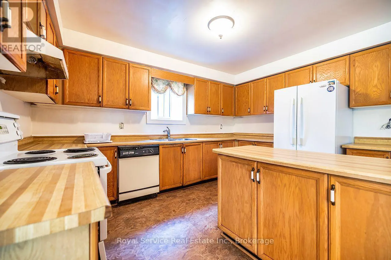 516 PALMTREE CRESCENT