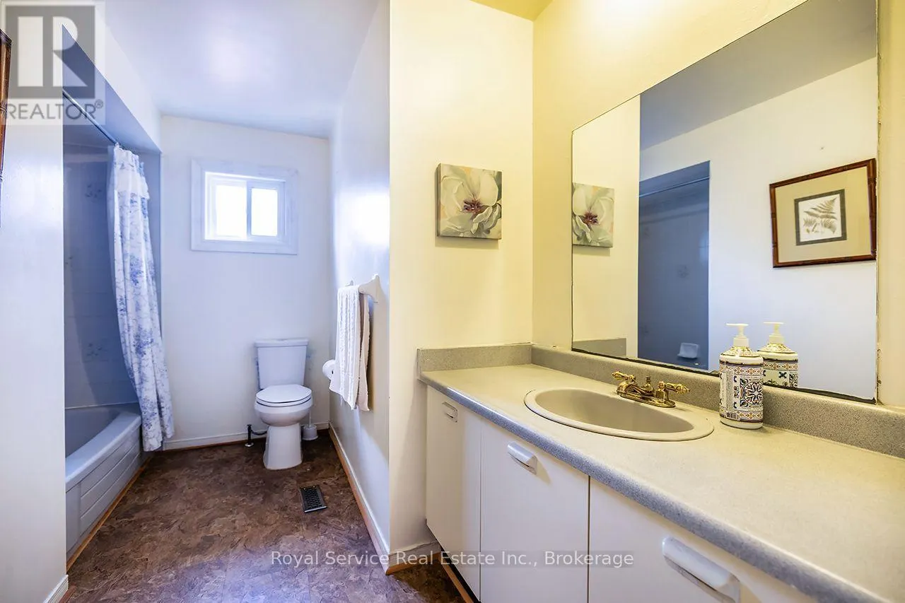 516 PALMTREE CRESCENT