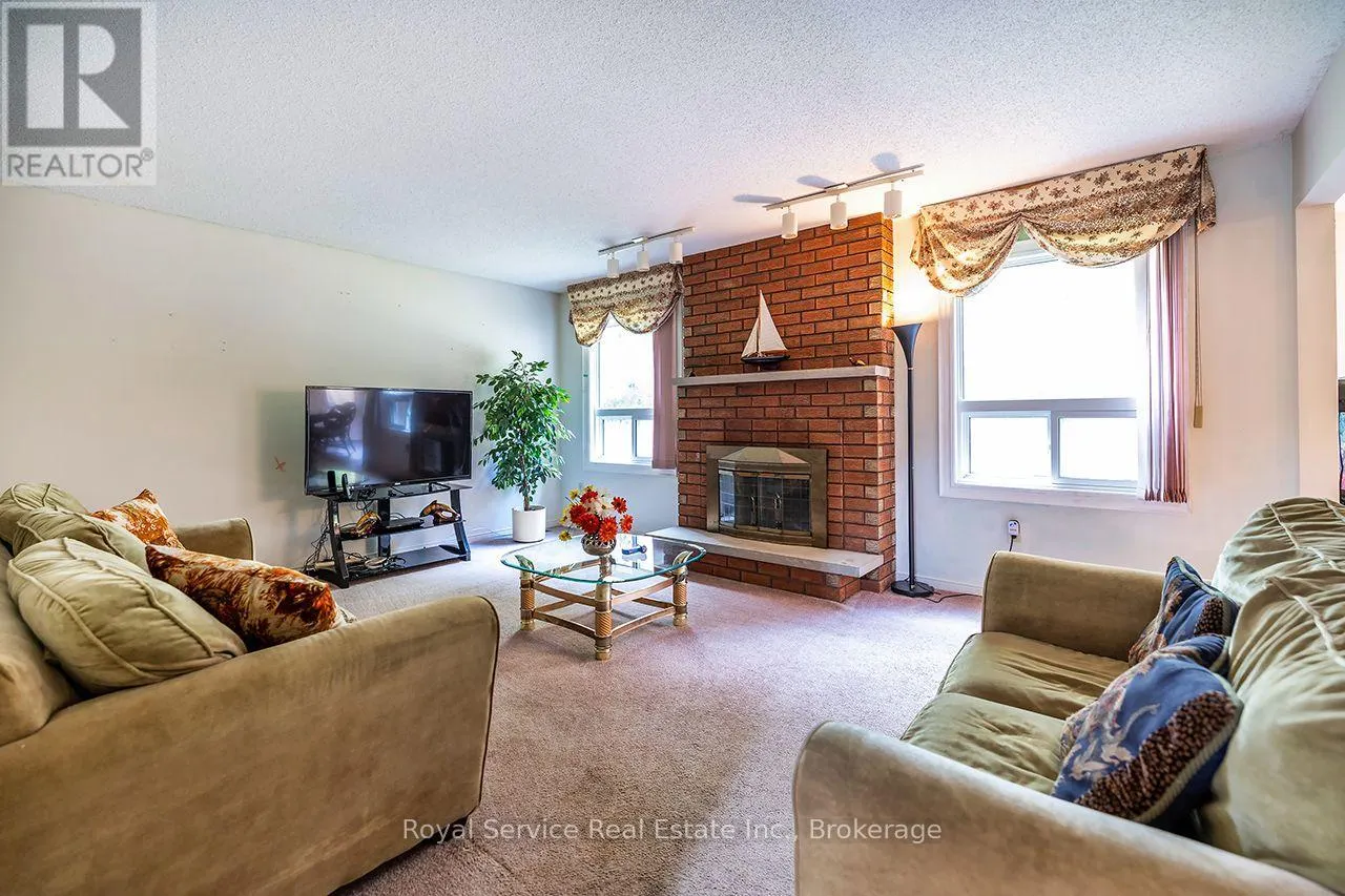 516 PALMTREE CRESCENT