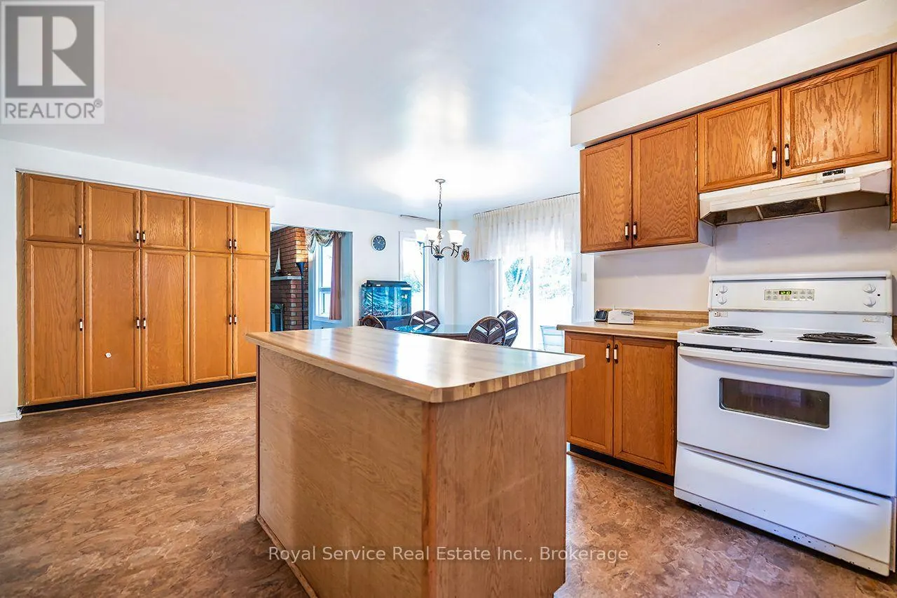 516 PALMTREE CRESCENT