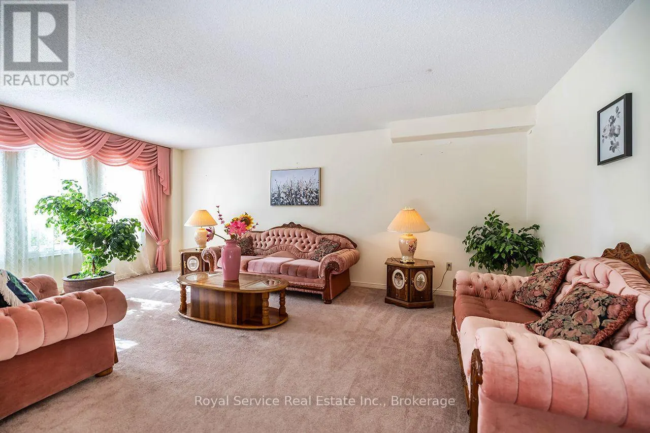 516 PALMTREE CRESCENT
