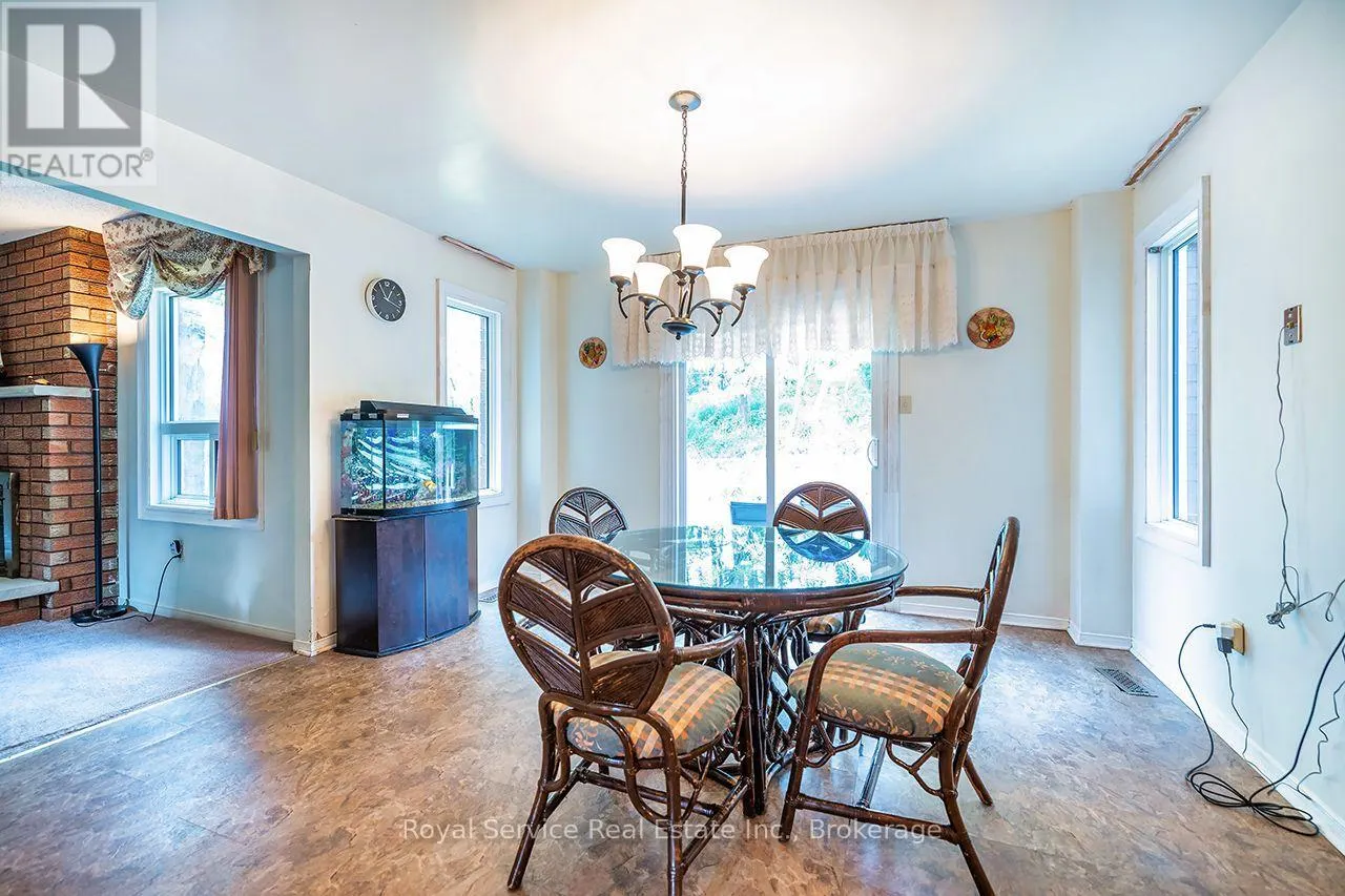 516 PALMTREE CRESCENT