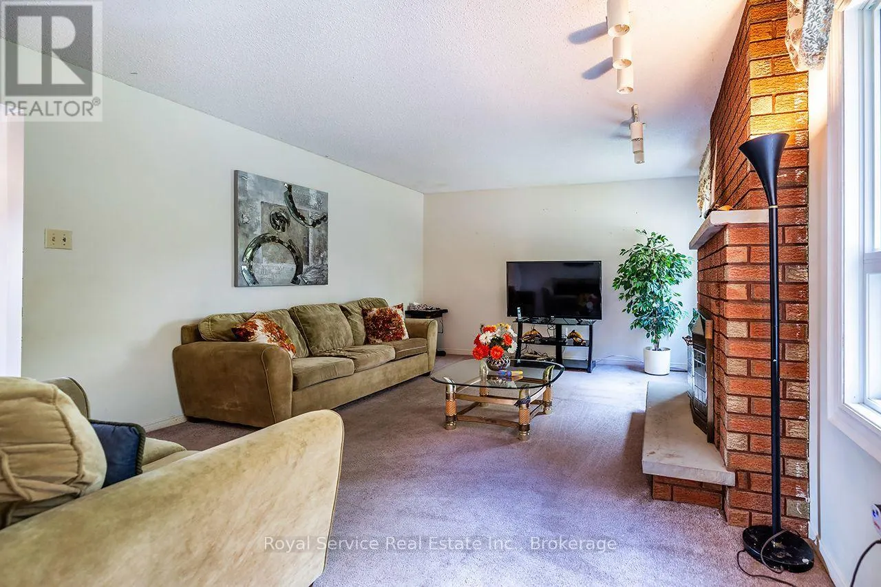 516 PALMTREE CRESCENT