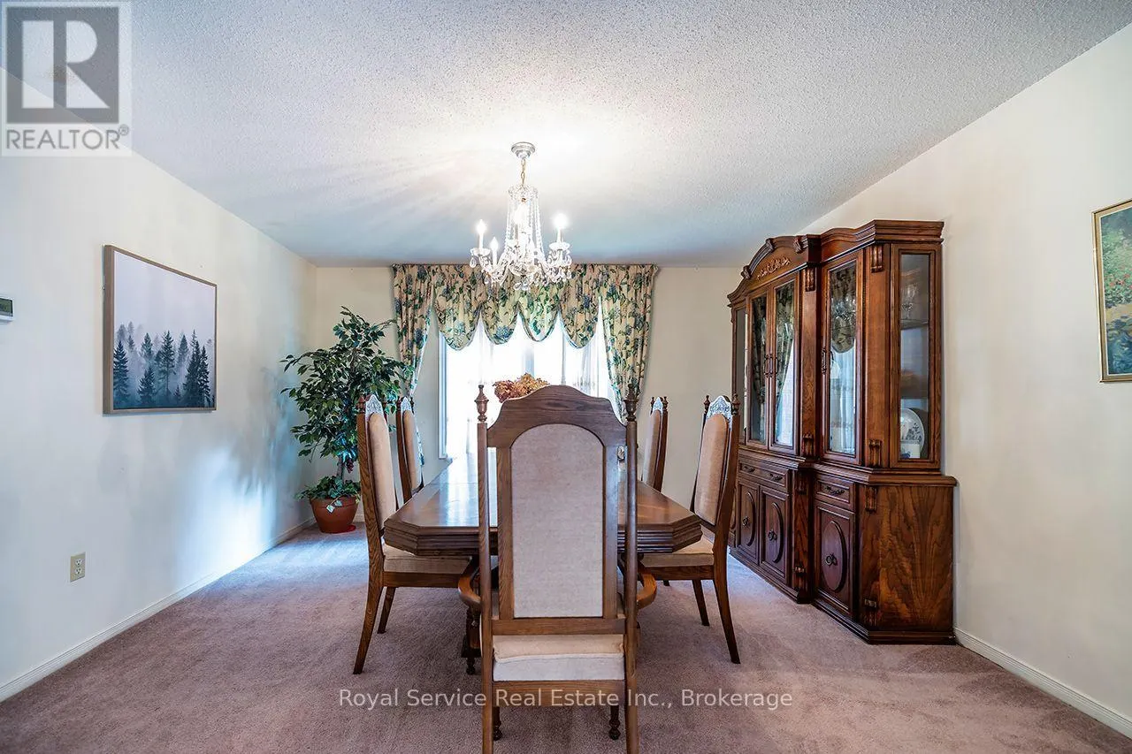 516 PALMTREE CRESCENT