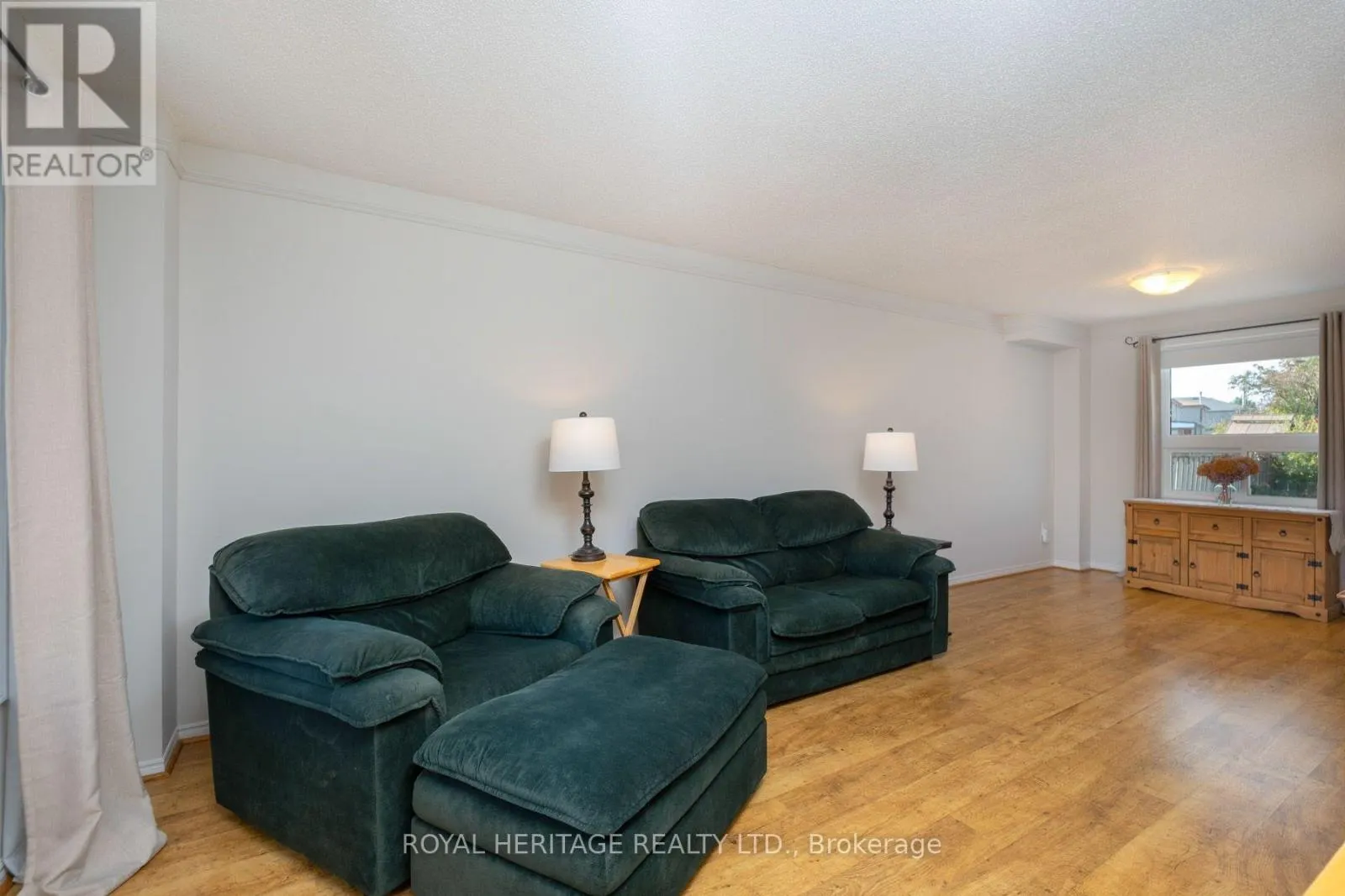 8 DAKIN DRIVE