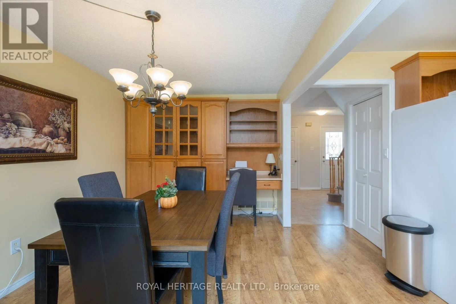 8 DAKIN DRIVE