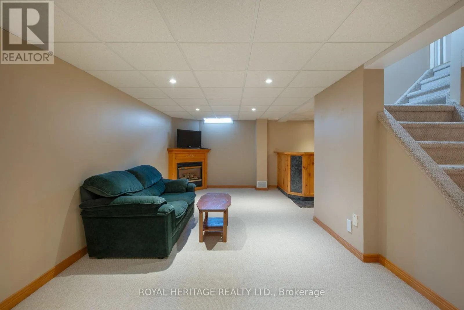 8 DAKIN DRIVE