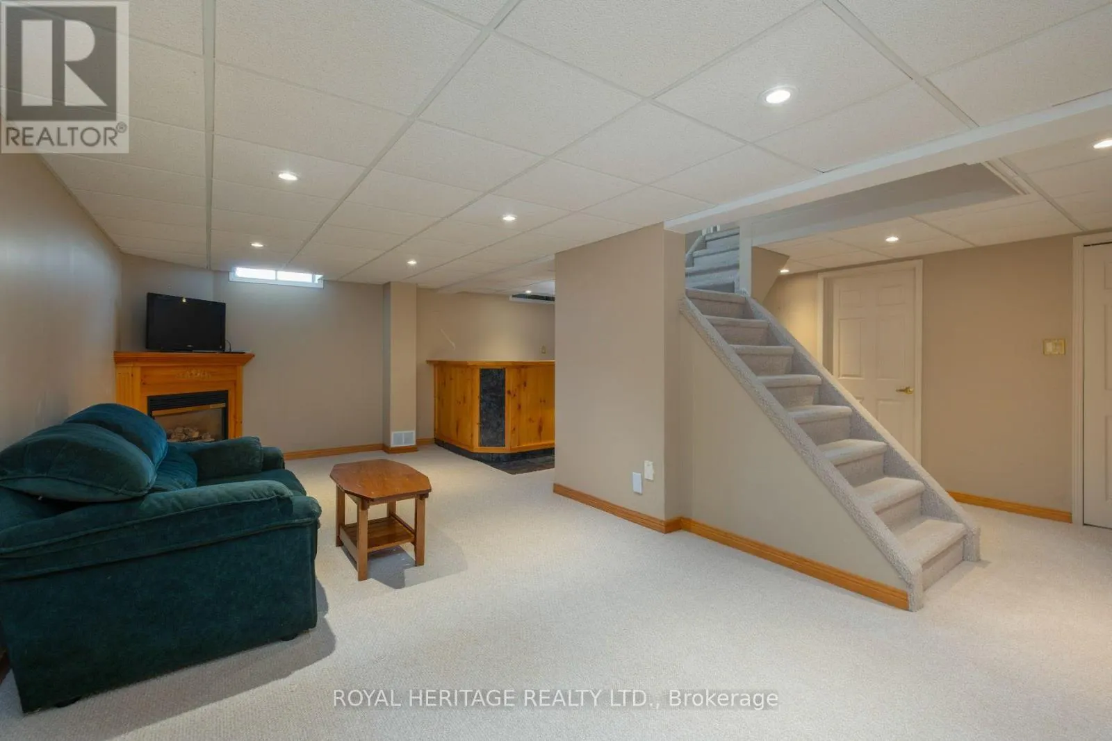 8 DAKIN DRIVE
