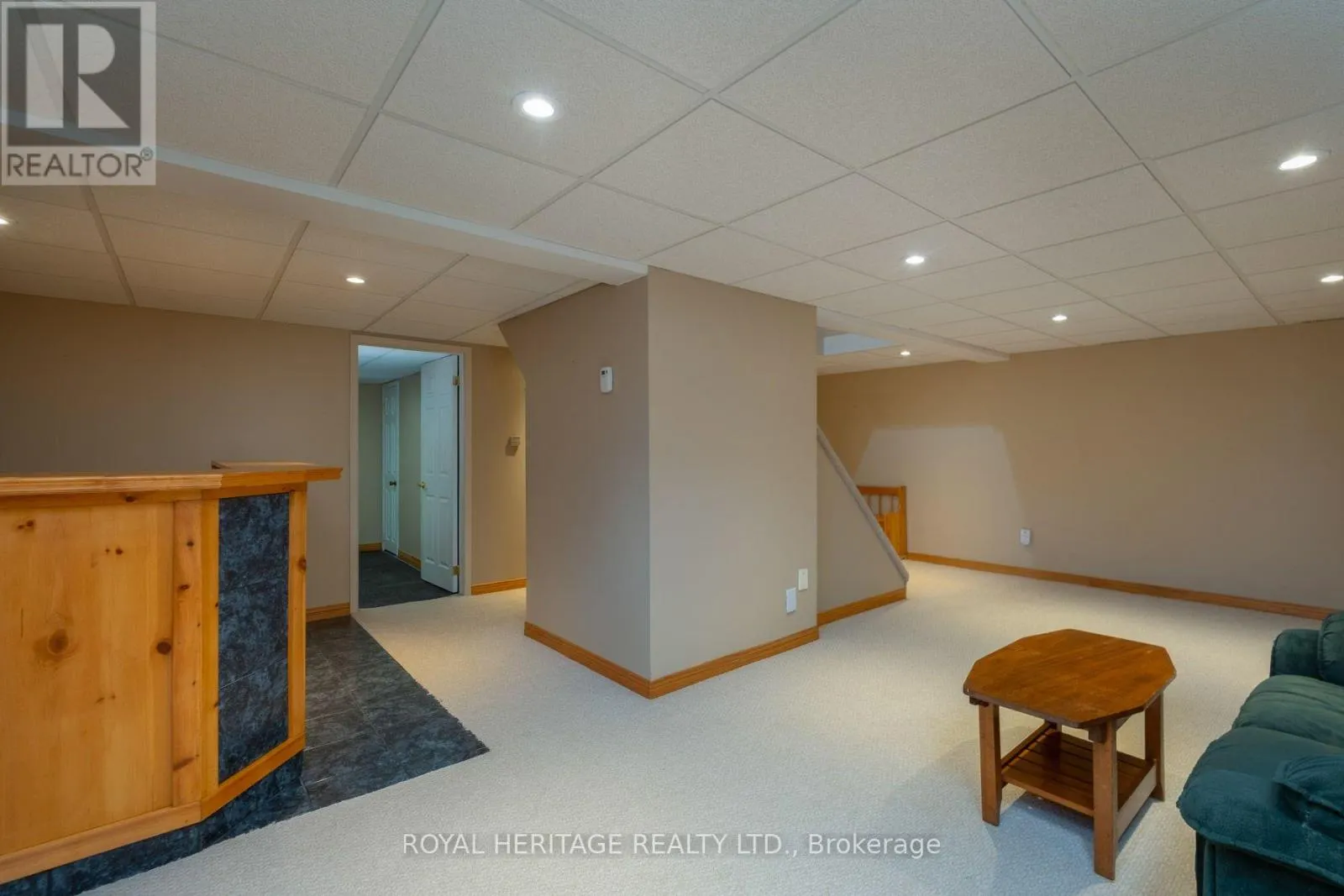 8 DAKIN DRIVE