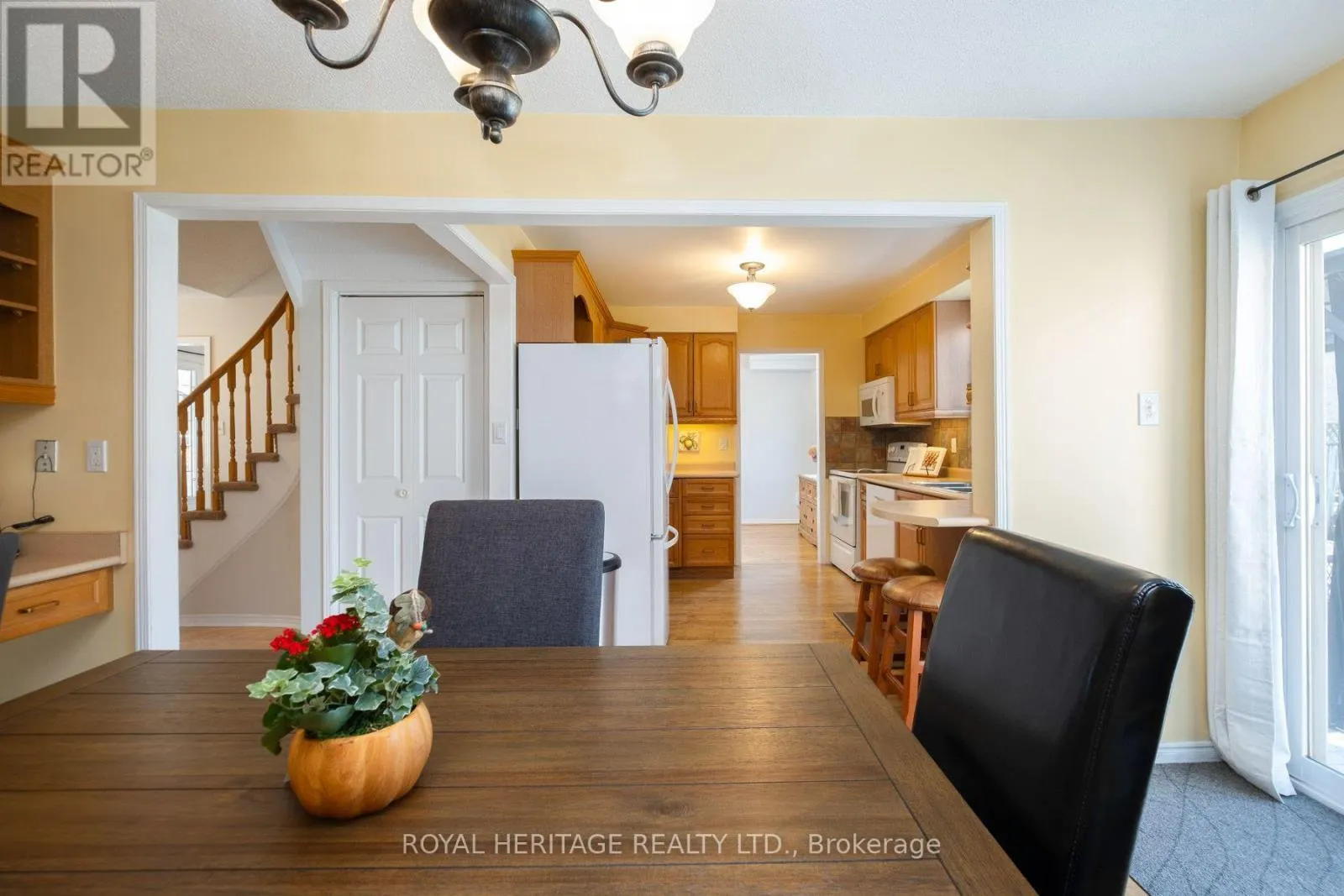 8 DAKIN DRIVE