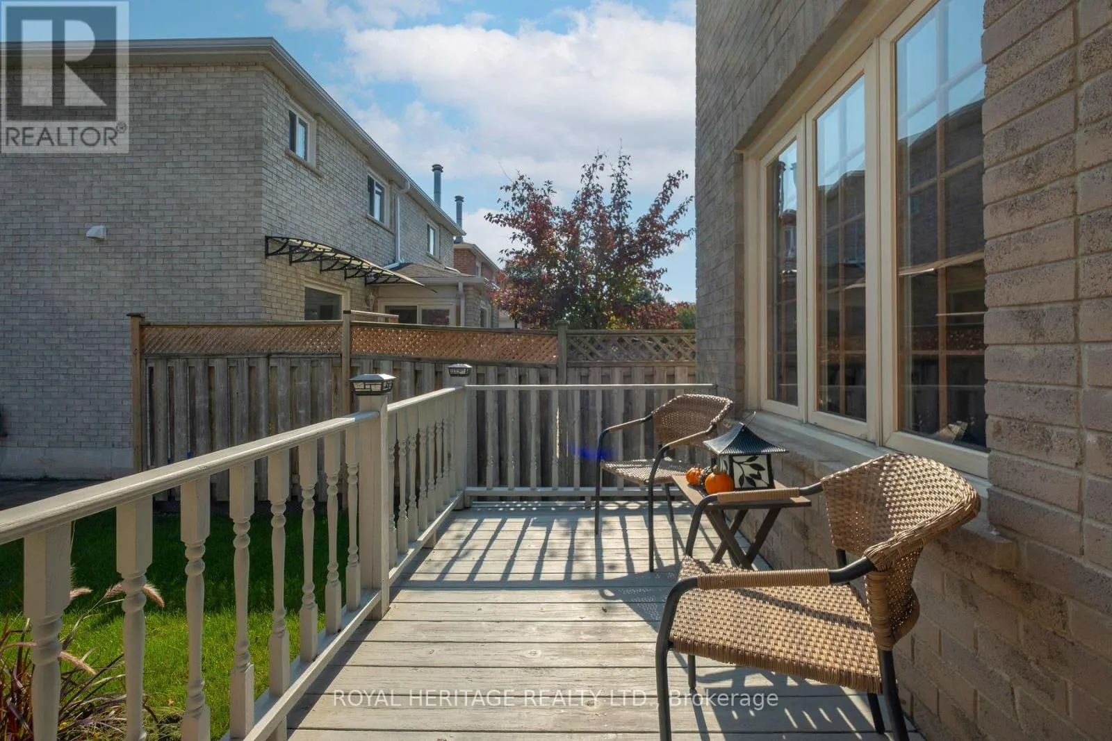 8 DAKIN DRIVE