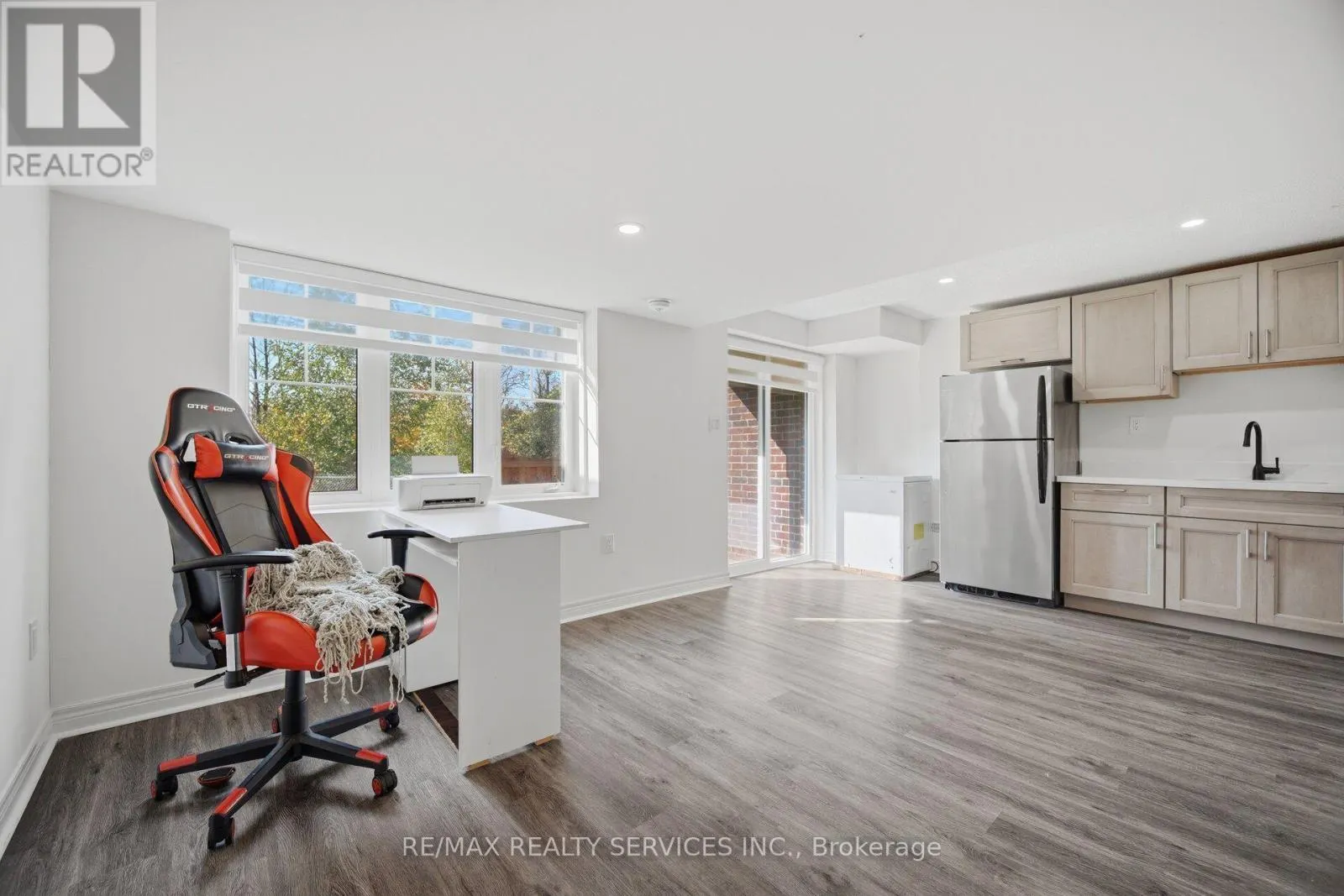 1221 JIM BREWSTER CIRCLE