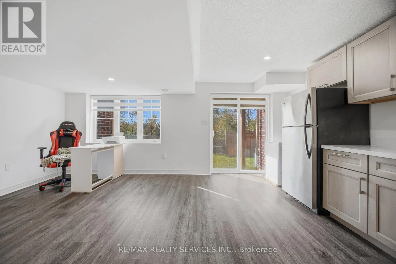 1221 JIM BREWSTER CIRCLE