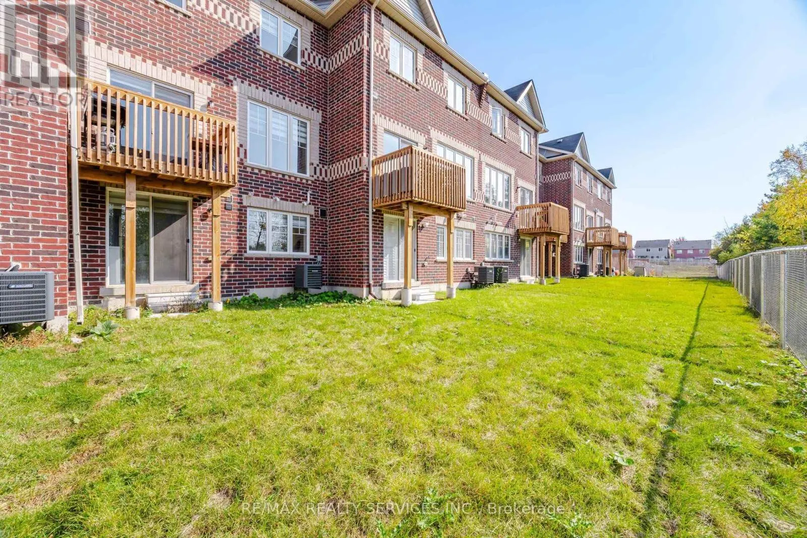 1221 JIM BREWSTER CIRCLE