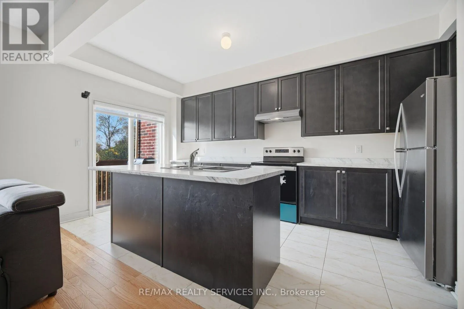 1221 JIM BREWSTER CIRCLE