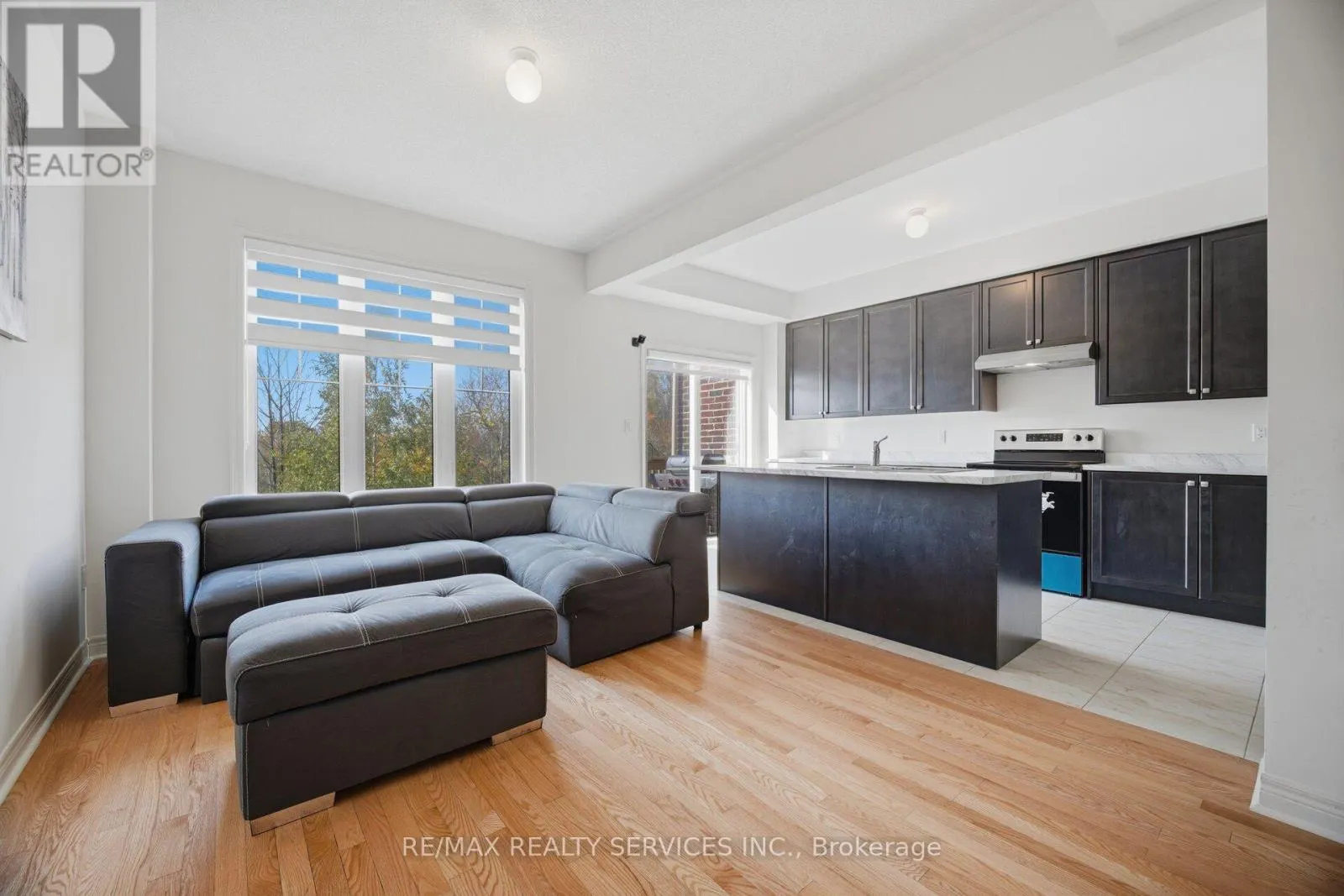 1221 JIM BREWSTER CIRCLE