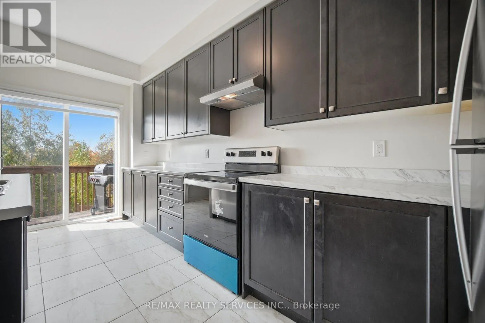 1221 JIM BREWSTER CIRCLE