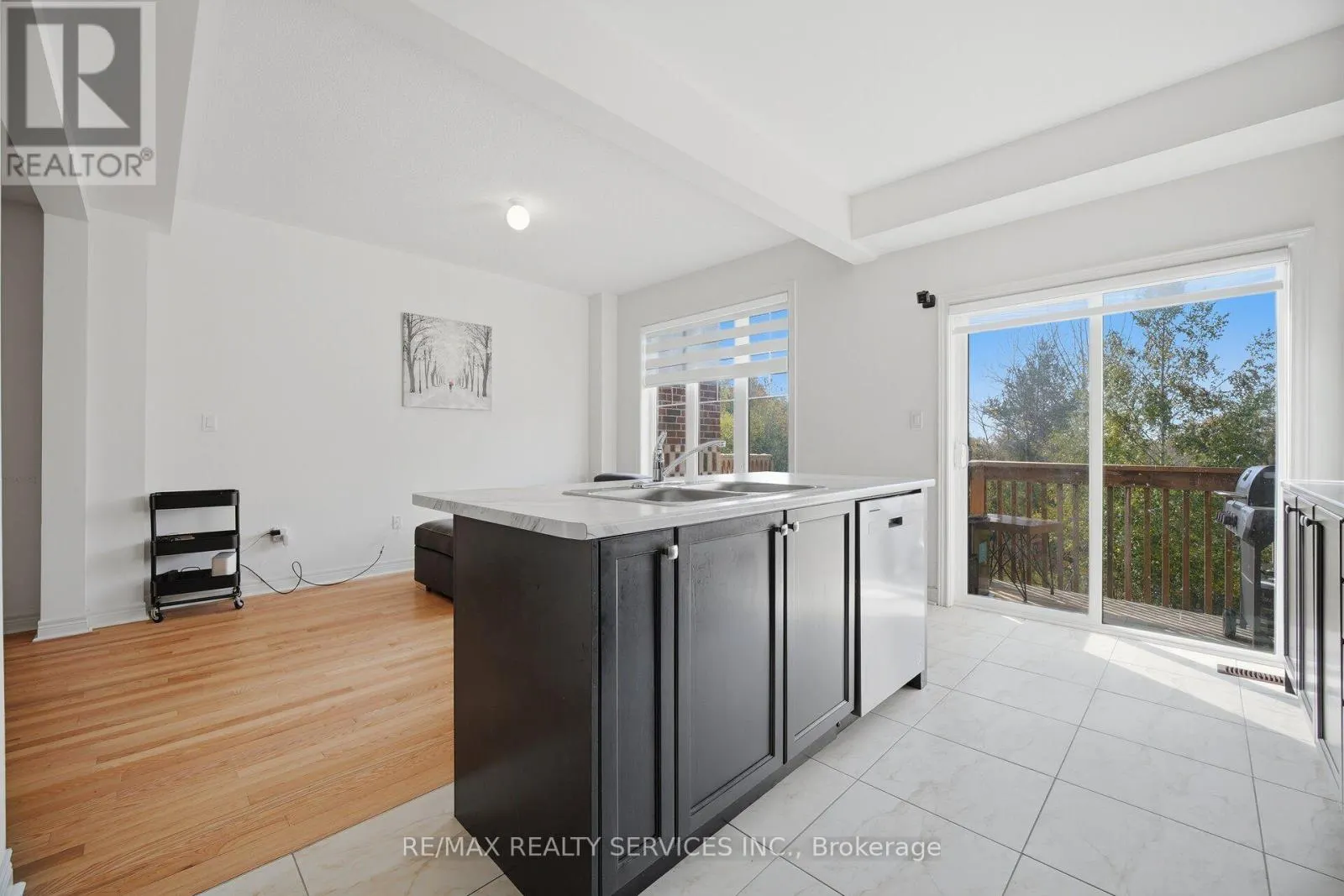 1221 JIM BREWSTER CIRCLE