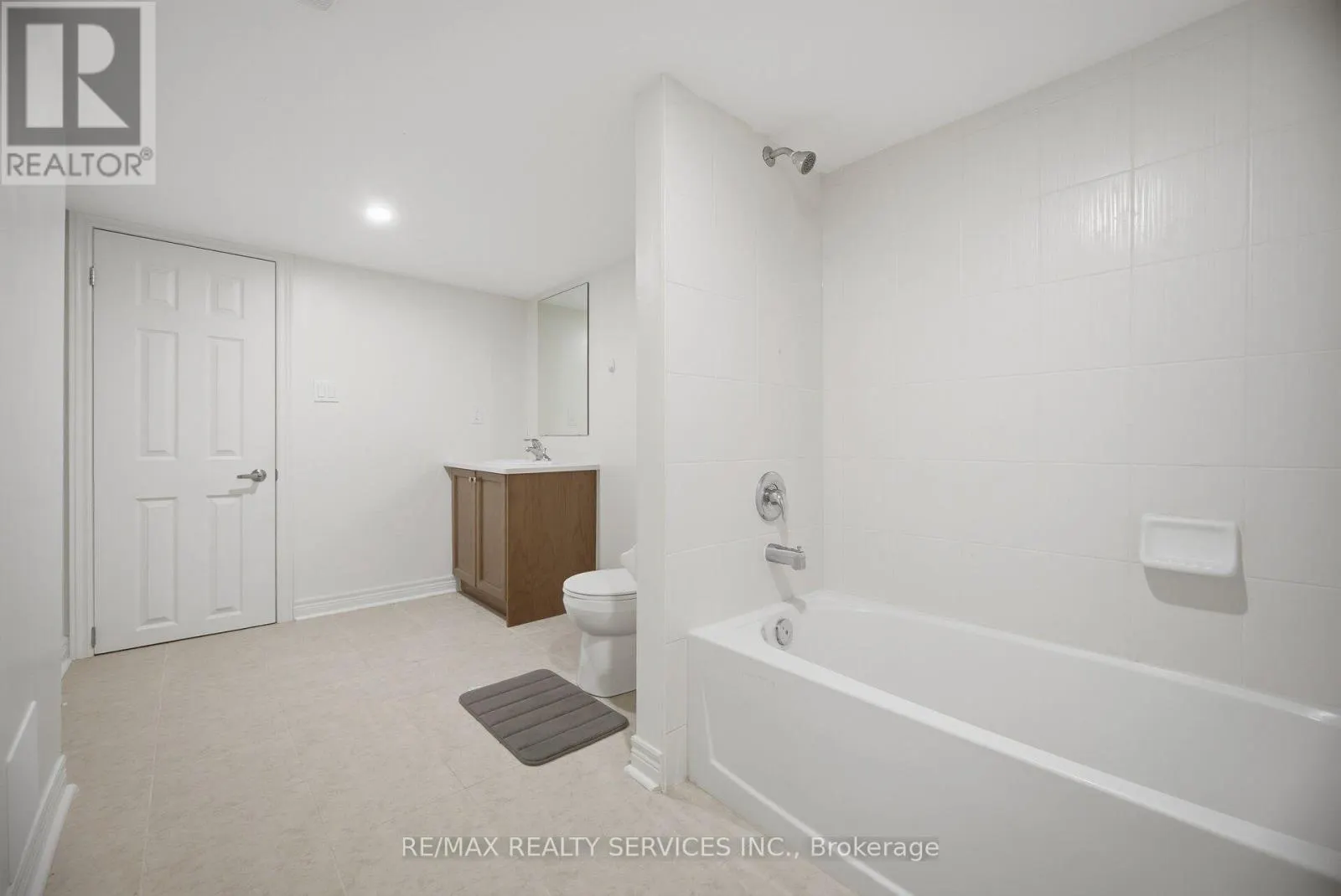 1221 JIM BREWSTER CIRCLE