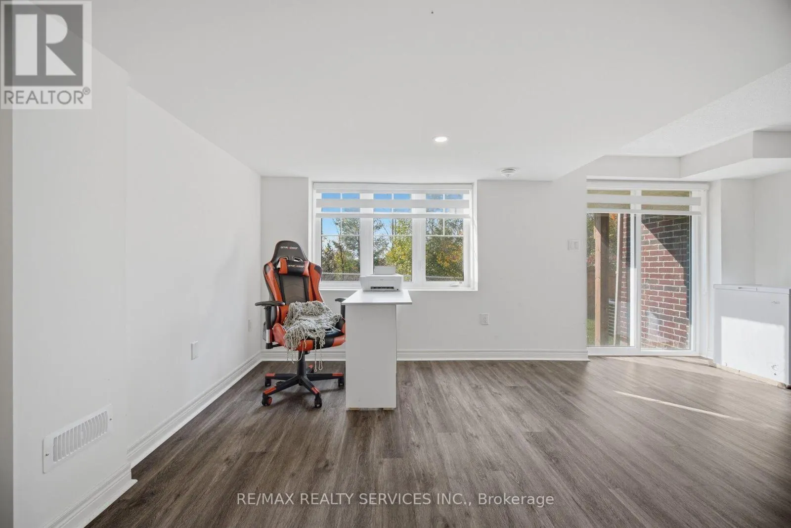 1221 JIM BREWSTER CIRCLE