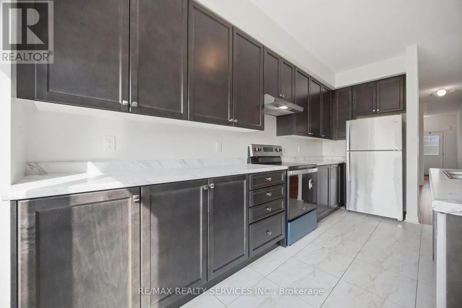 1221 JIM BREWSTER CIRCLE
