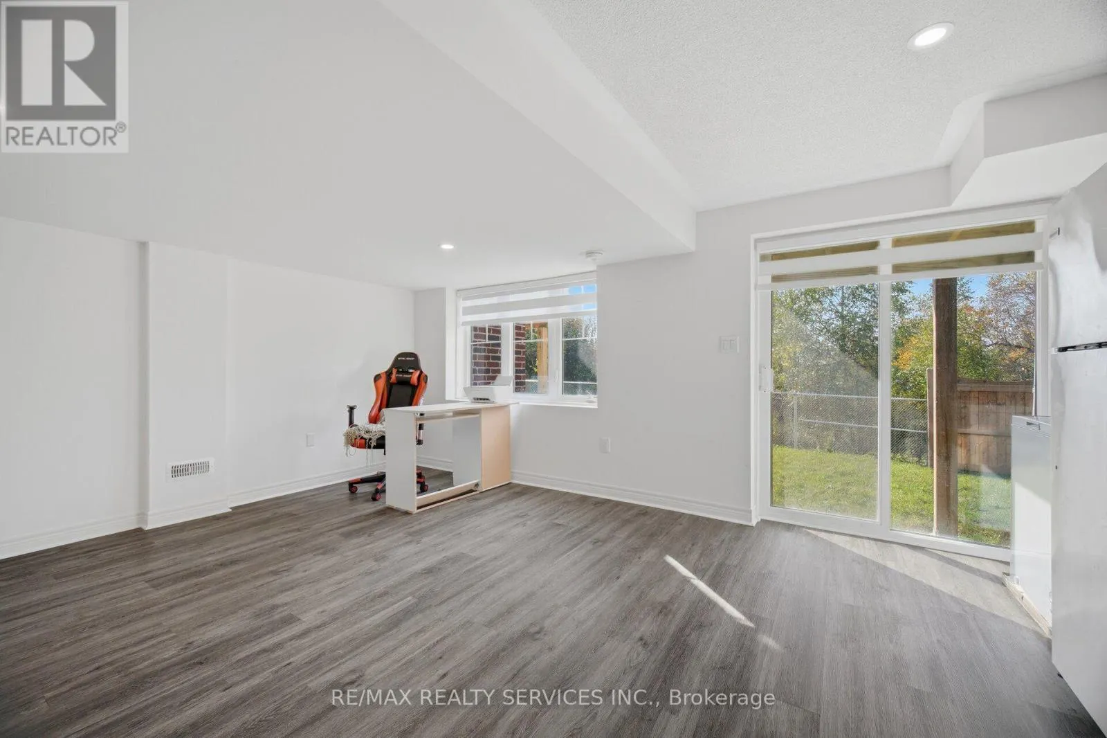 1221 JIM BREWSTER CIRCLE