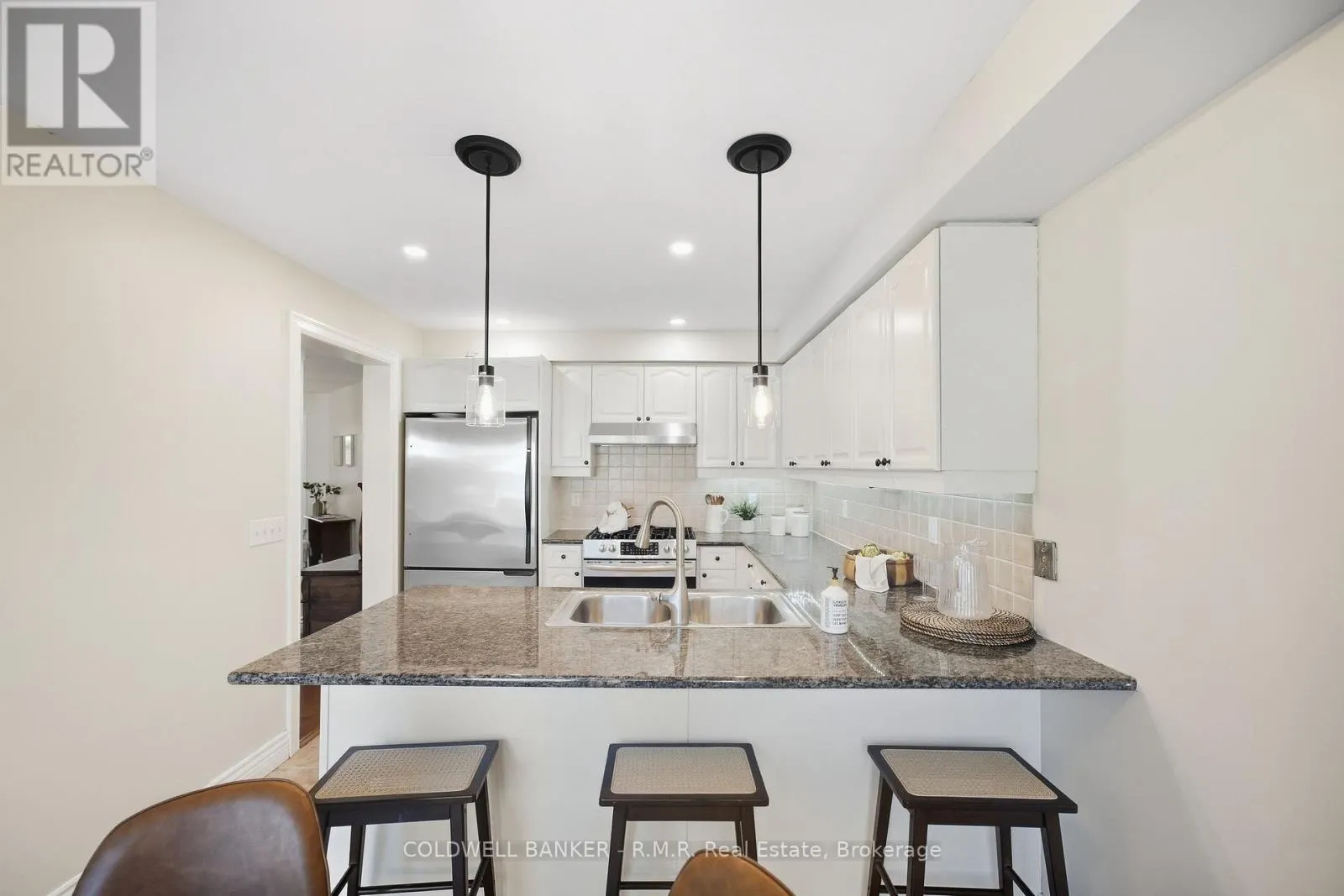 6 MERCHANTS AVENUE