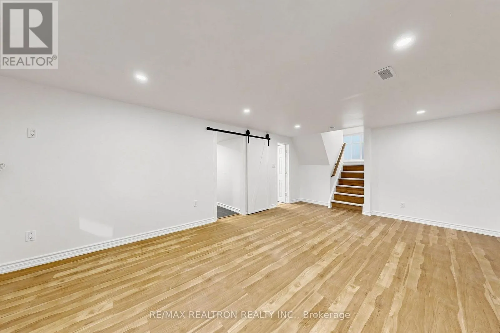 98 THORNCLIFFE STREET