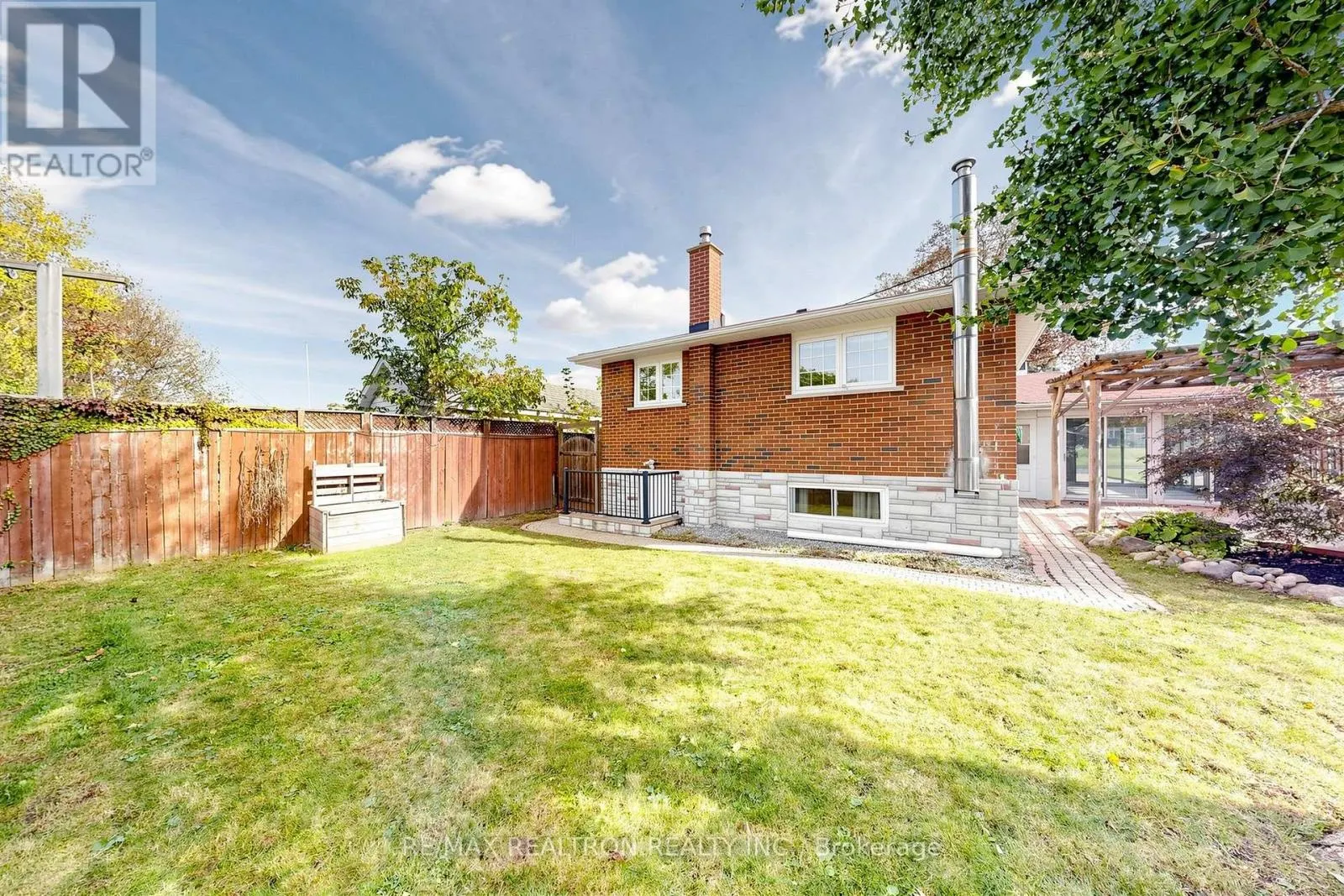98 THORNCLIFFE STREET