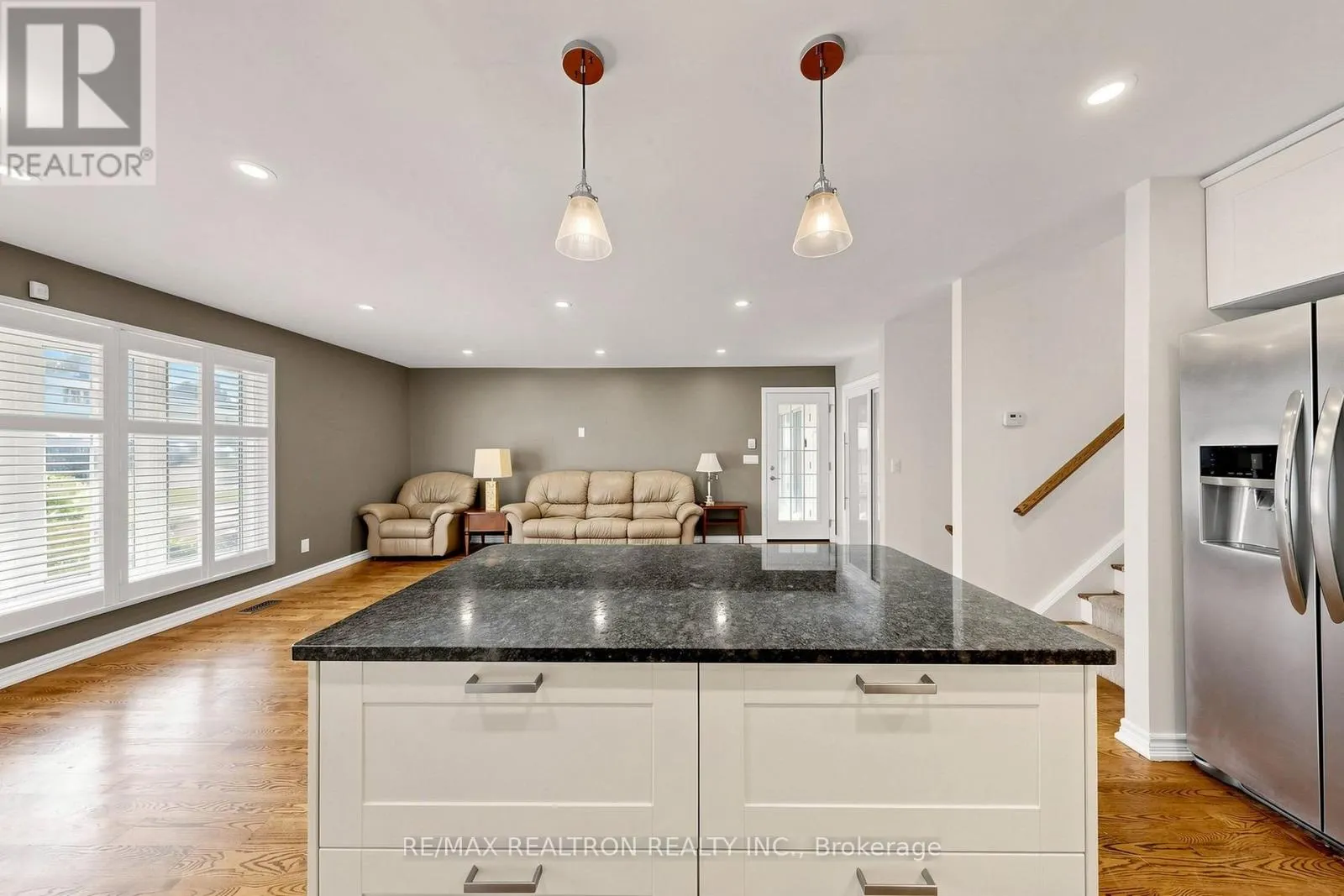 98 THORNCLIFFE STREET