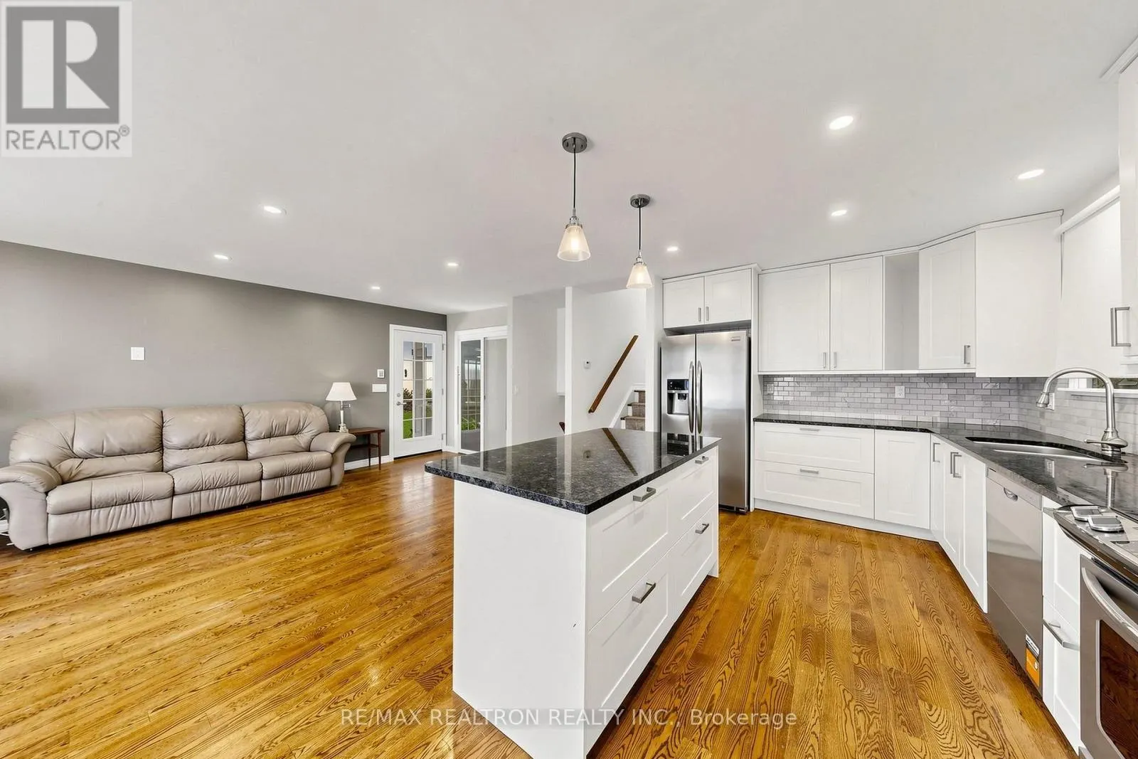 98 THORNCLIFFE STREET