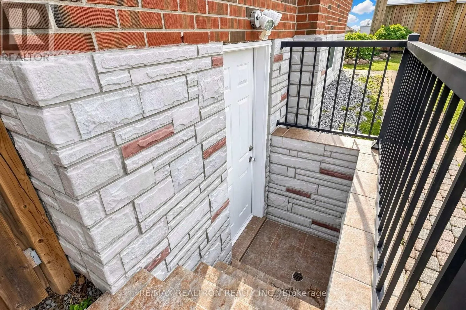 98 THORNCLIFFE STREET