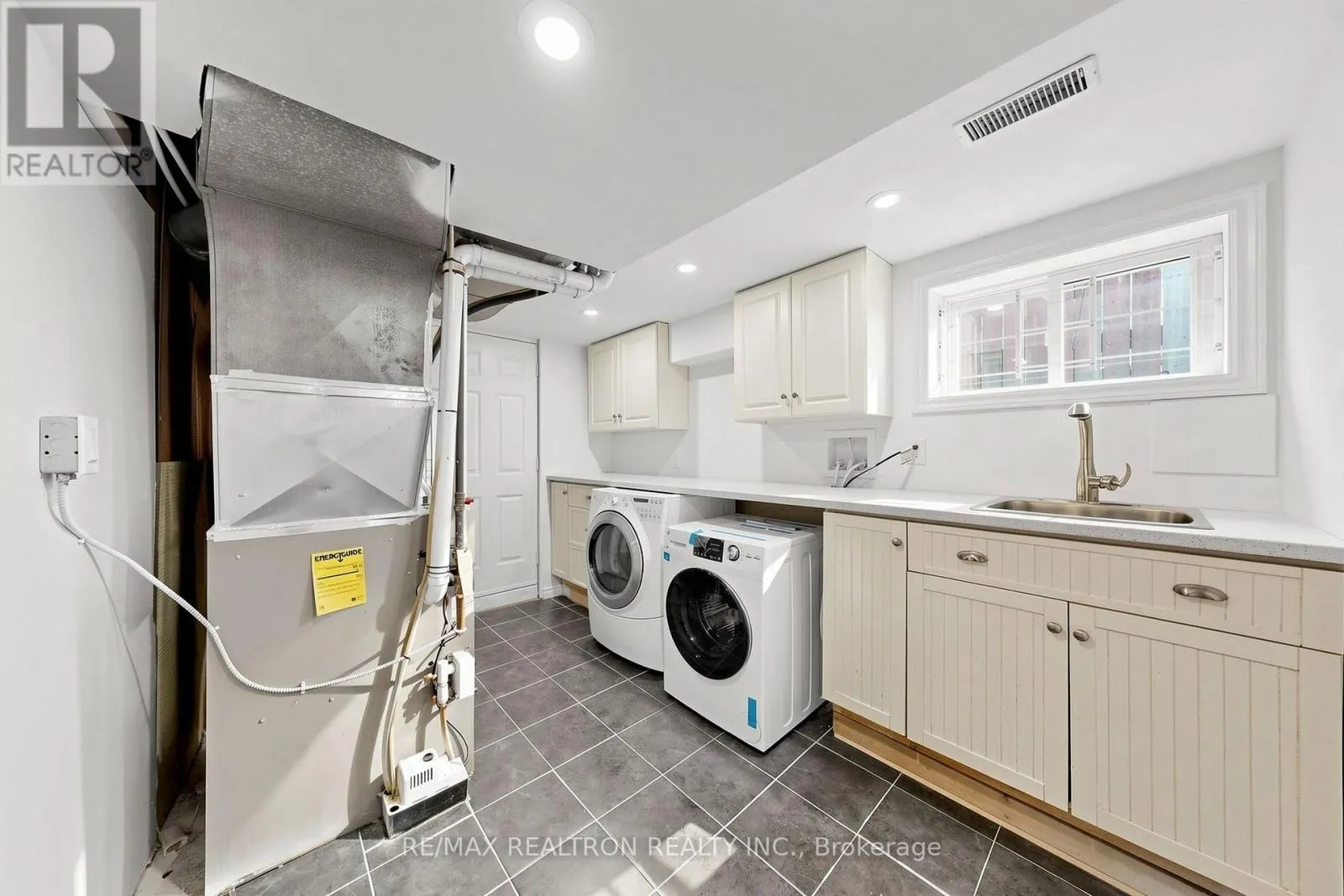 98 THORNCLIFFE STREET