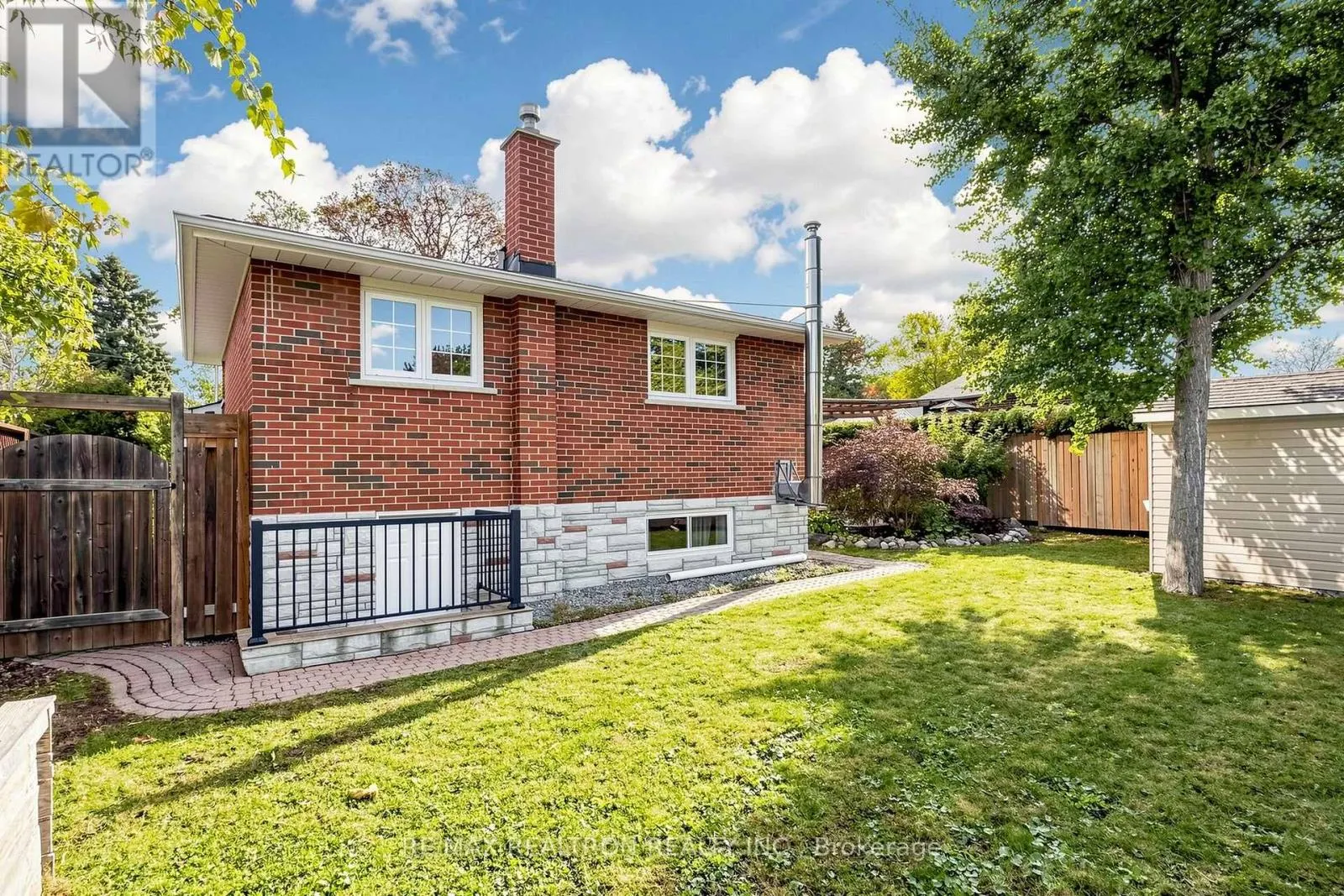 98 THORNCLIFFE STREET